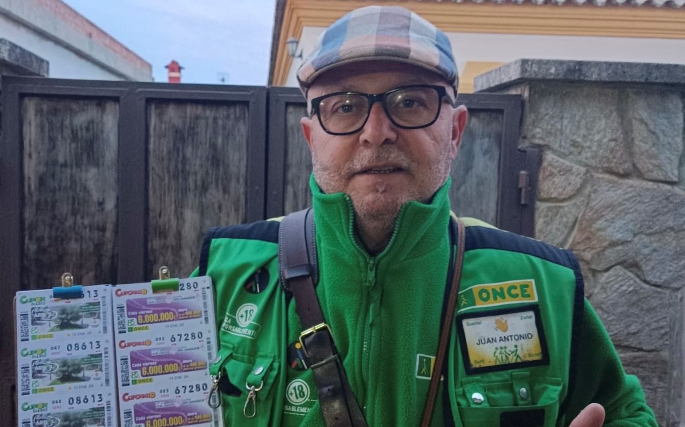 Juan Antonio Fernández, vendendor de la ONCE que ha dado el Eurojackpot en San José del Valle.