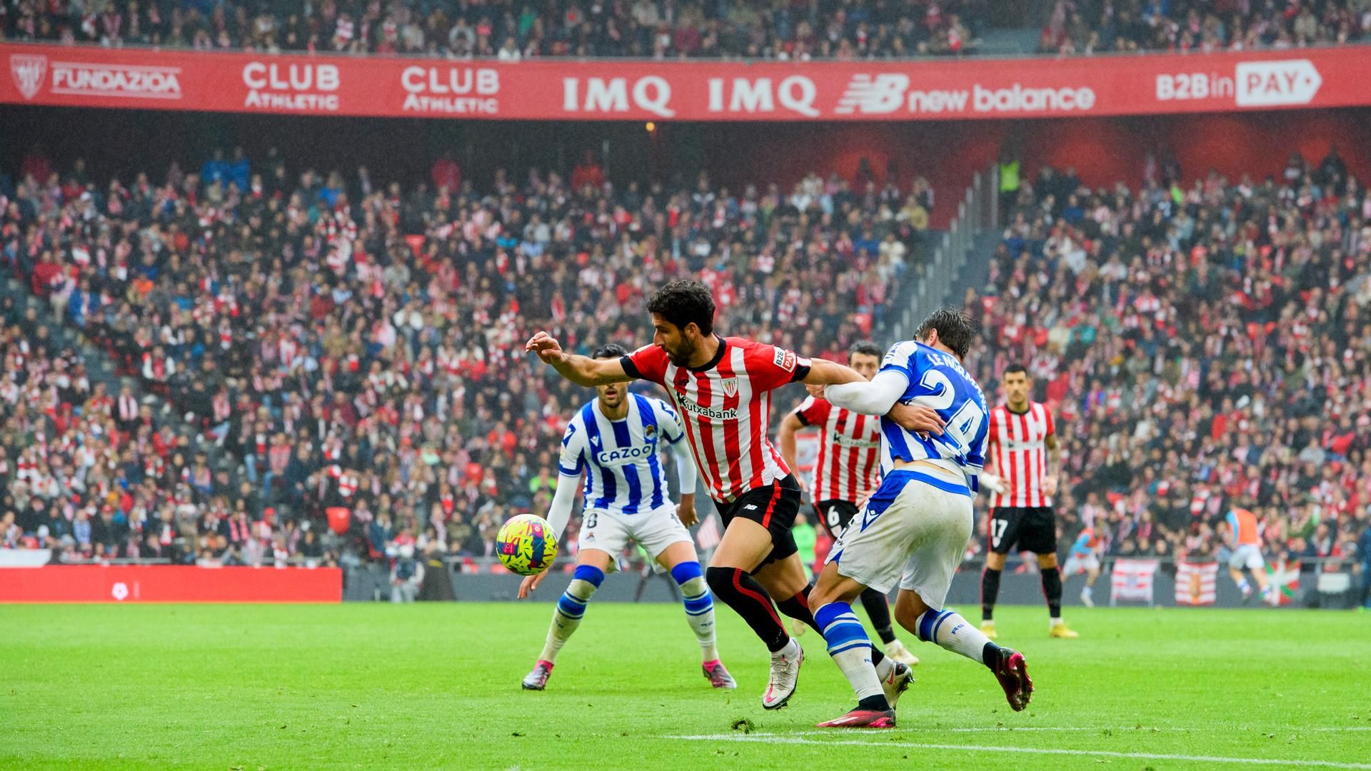 Athletic y Real Sociedad, en un derbi anterior.