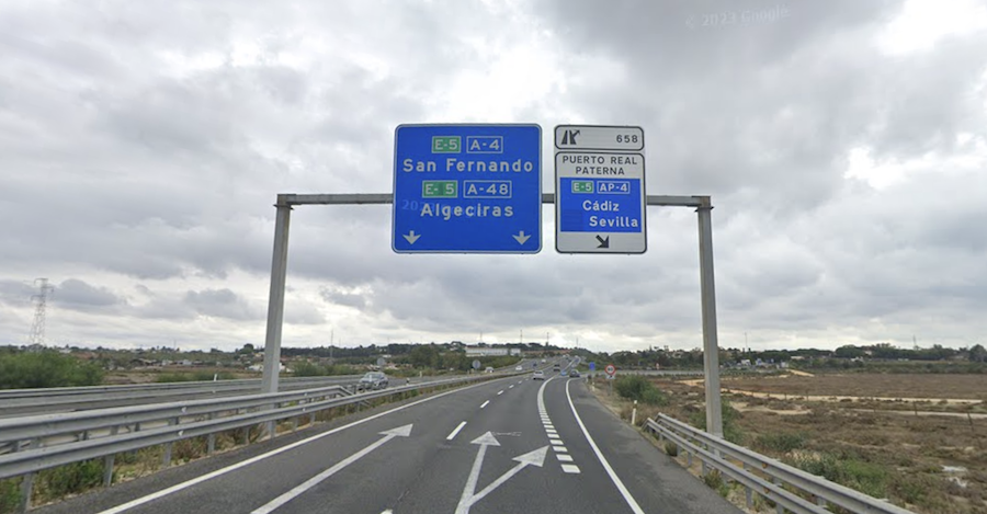 La AP-4 a su paso por Puerto Real, zona aproximada donde ha muerto el motorista.