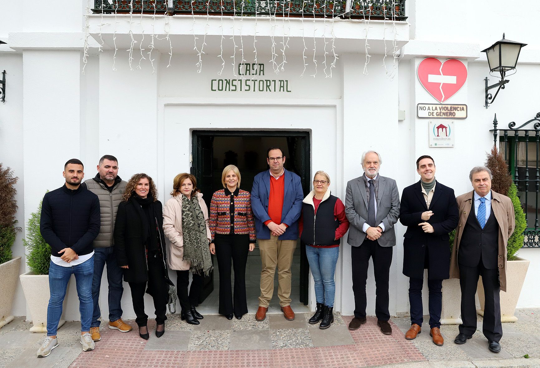 Ocho años sin visita institucional de Jerez a La Barca, dos mandatos de "aislamiento". La alcaldesa de Jerez y el alcalde de la ELA, junto a otros miembros de sus equipos de gobierno, este martes.