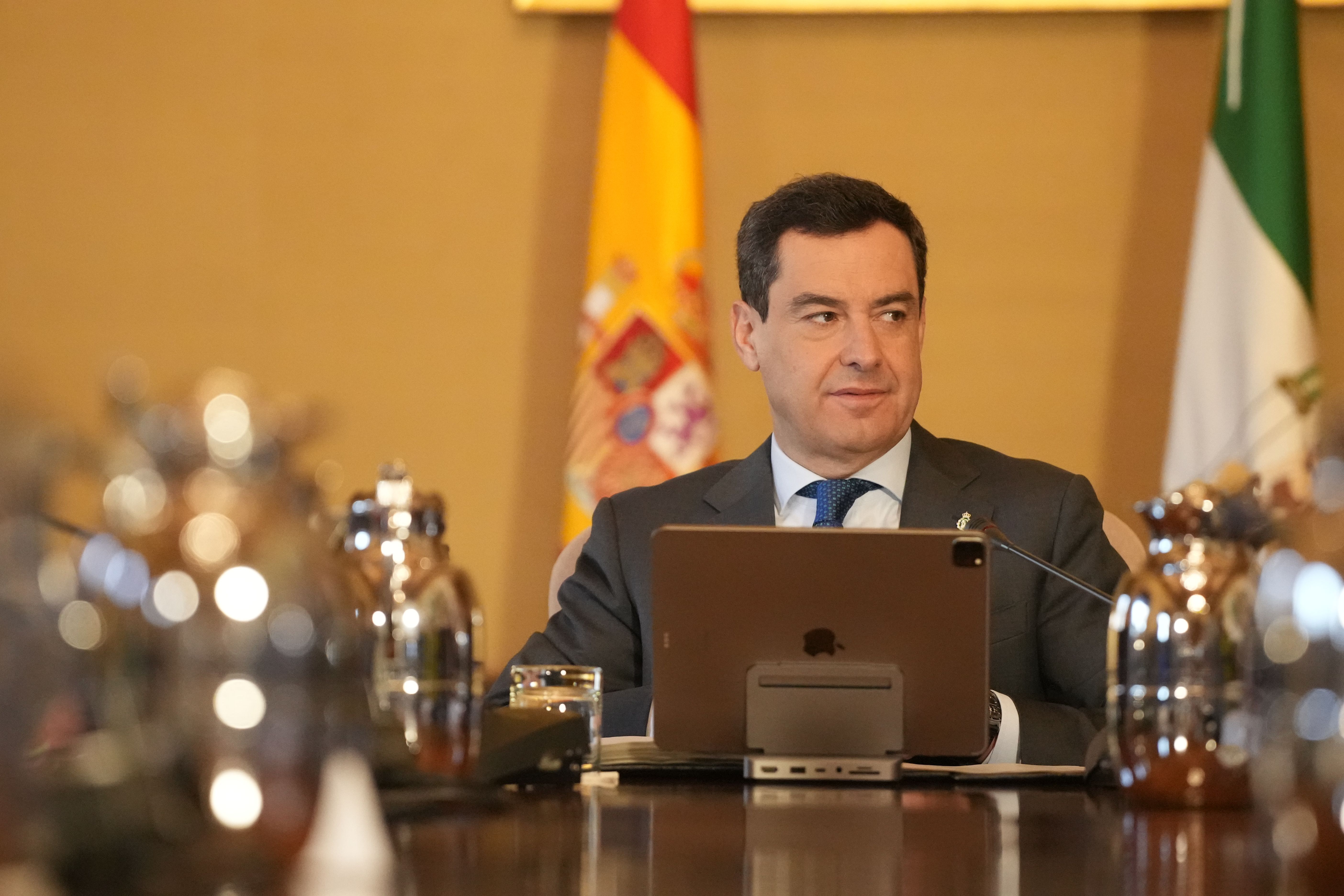 Juanma Moreno en el Consejo de Gobierno.