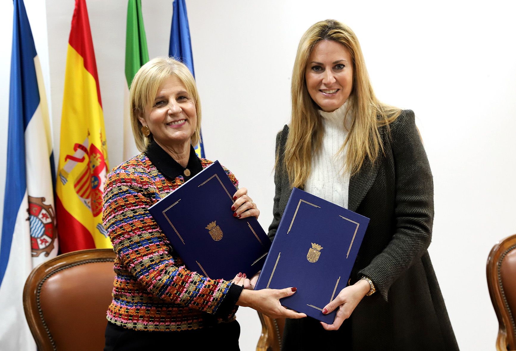 Respaldo municipal a la Pasarela Flamenca de Jerez 2024. García-Pelayo y Ana Belén Morillo tras la firma del convenio. 