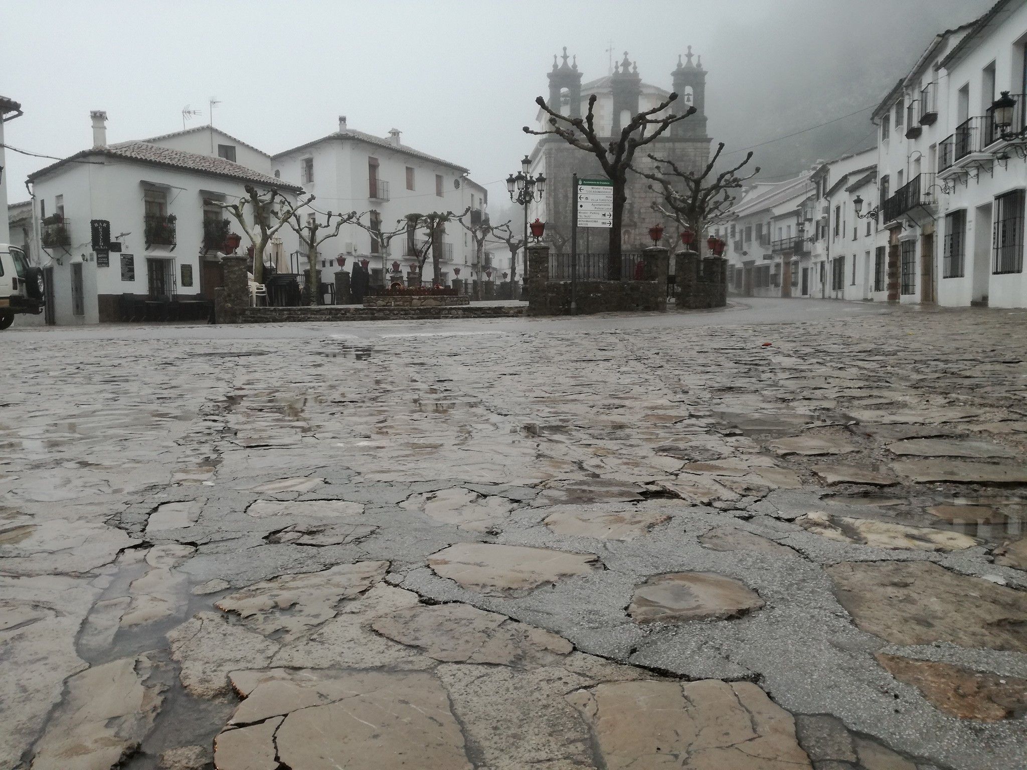 Imagen de la plaza principal de Grazalema, en alerta amarilla este miércoles.