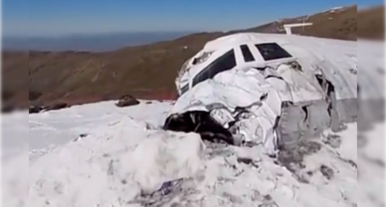 Restos de un avión en Sierra Nevada.