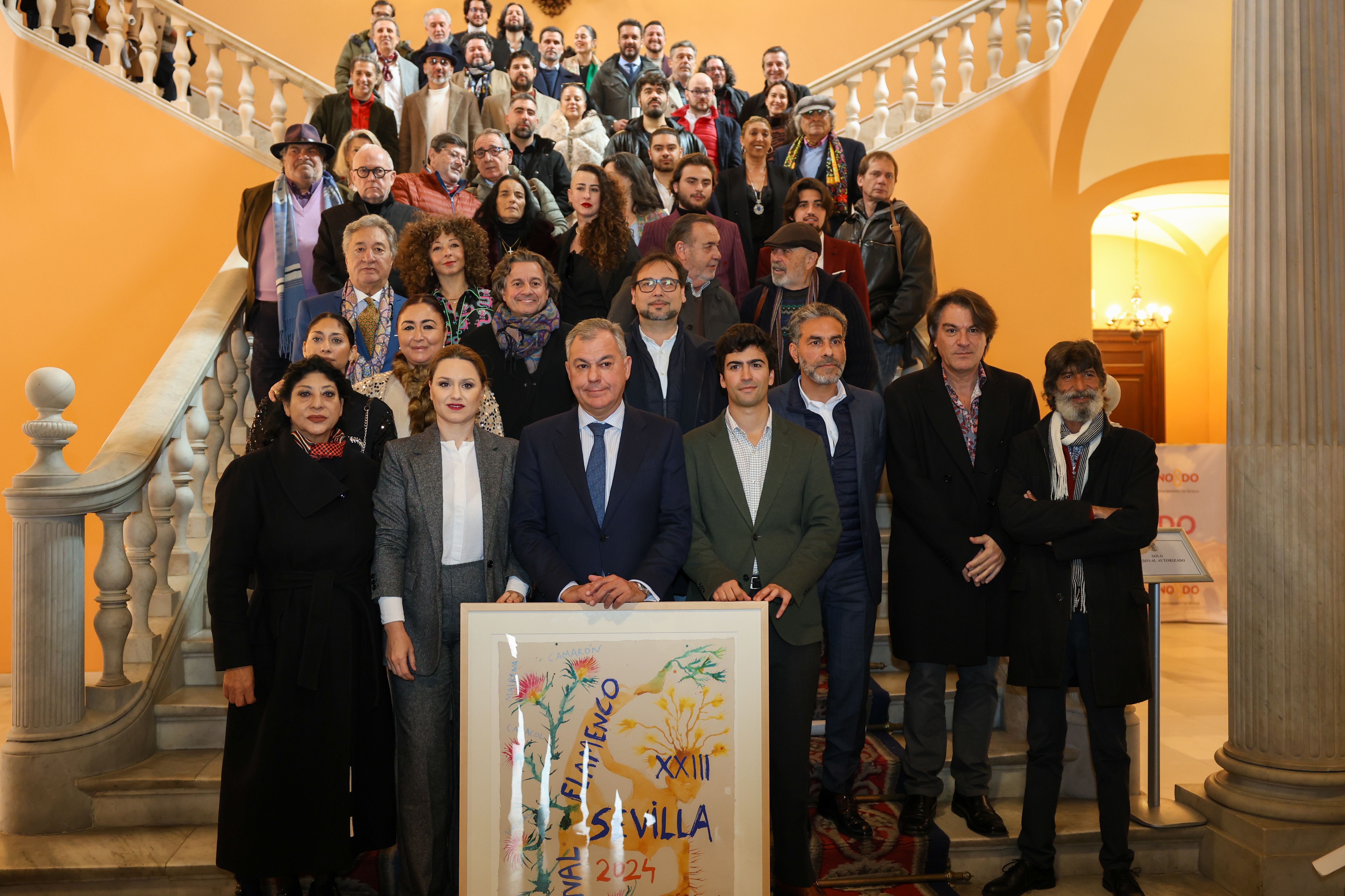 Foto de familia tras las presentación del avance de programación y el cartel de la Bienal de Flamenco de Sevilla de 2024.