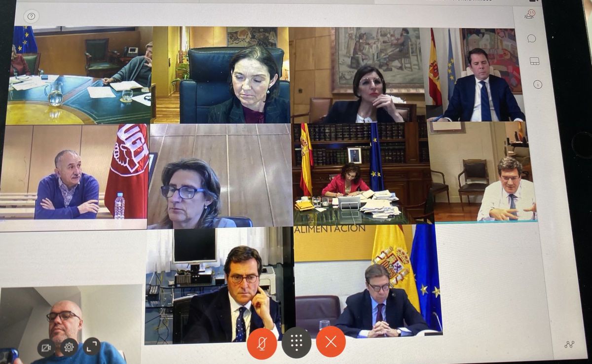 Una reunión del Gobierno con agentes sociales.