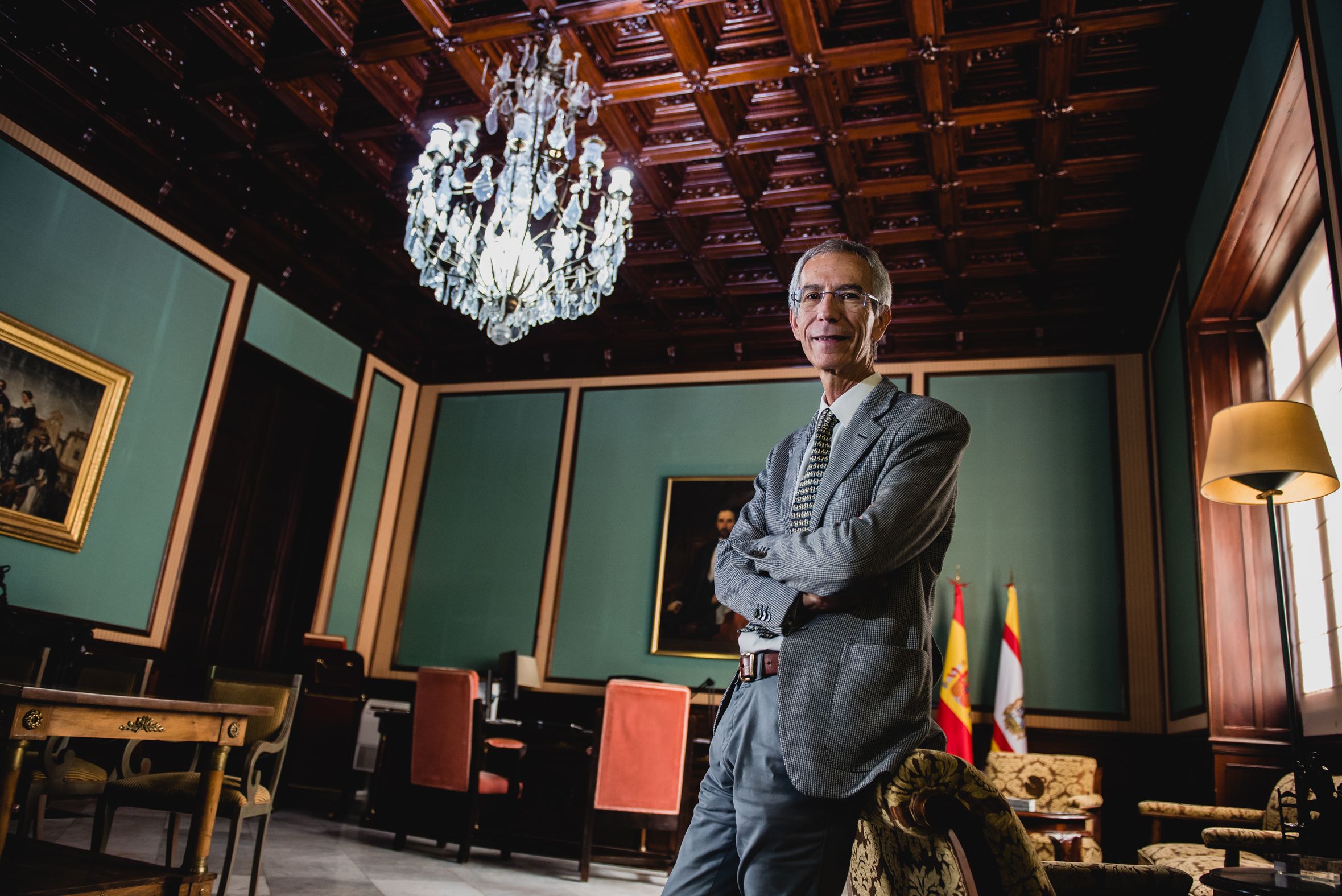 Curro Jiménez, alcalde de Utrera, en su despacho.