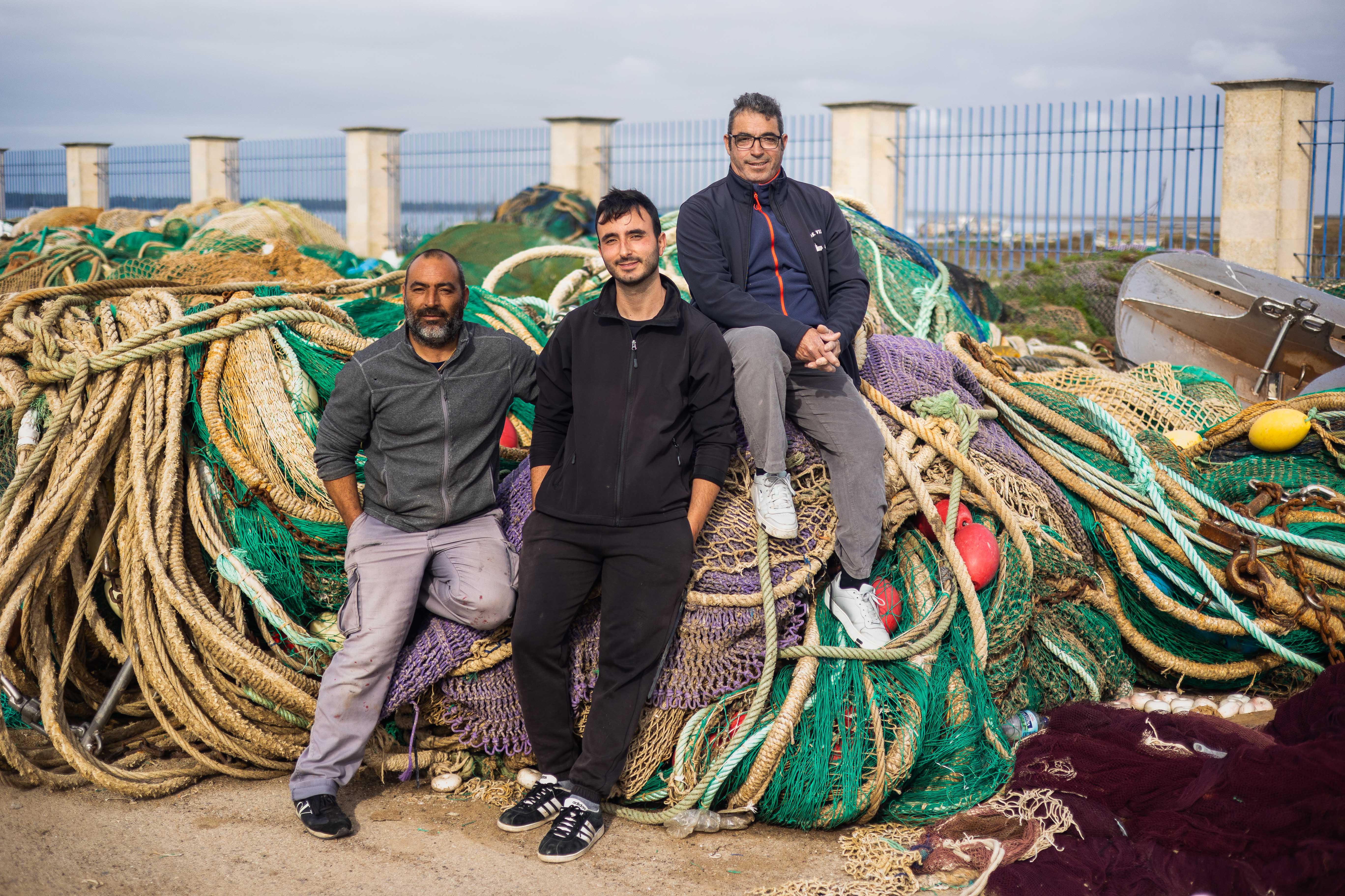 Los sanluqueños Salvador, Jose María y Daniel entre las redes.