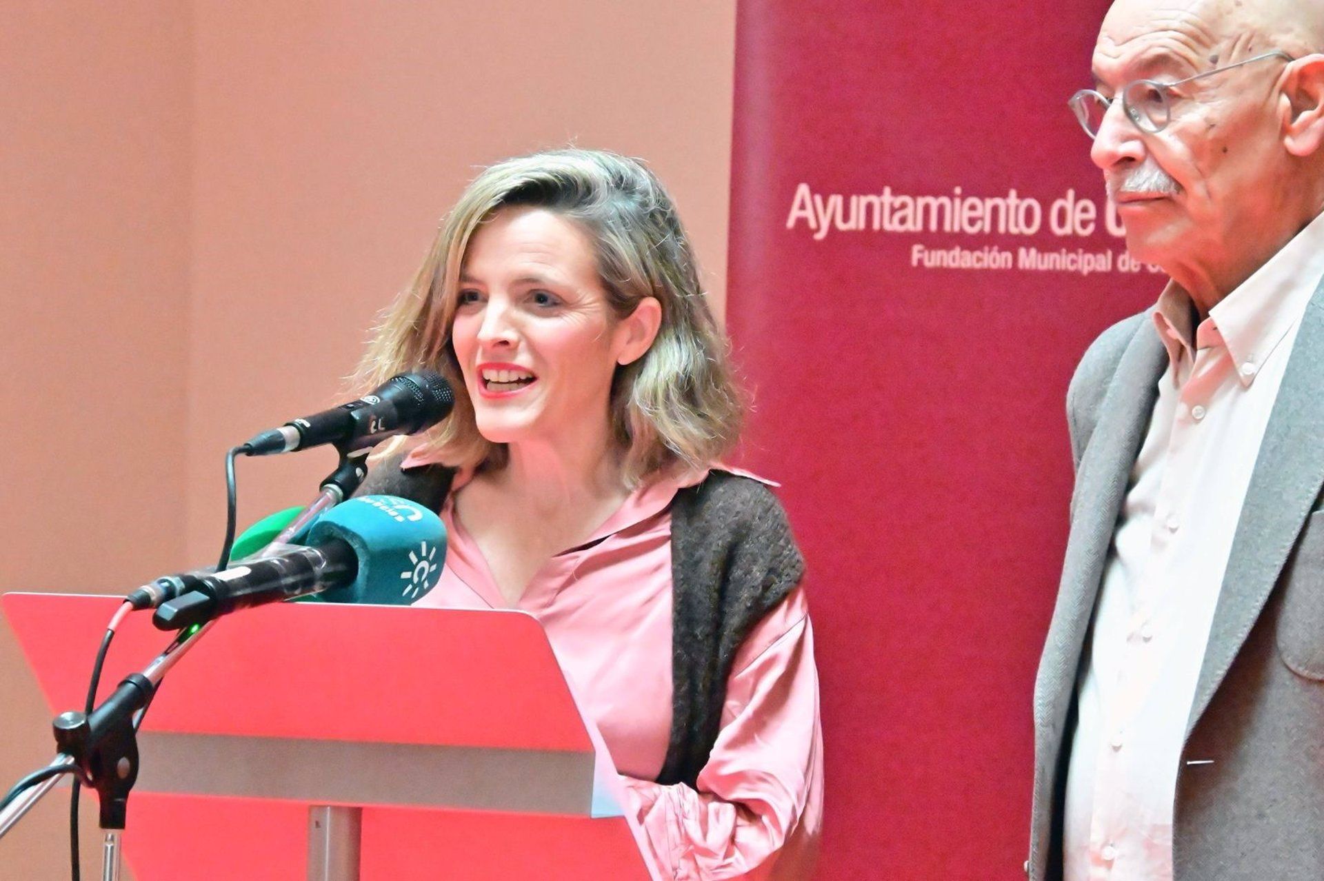 La concejala de Cultura y el presidente de la Academia de Bellas Artes, en la presentación.
