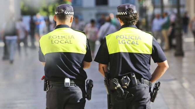 Dos agentes de Policía Local, en una imagen de archivo.