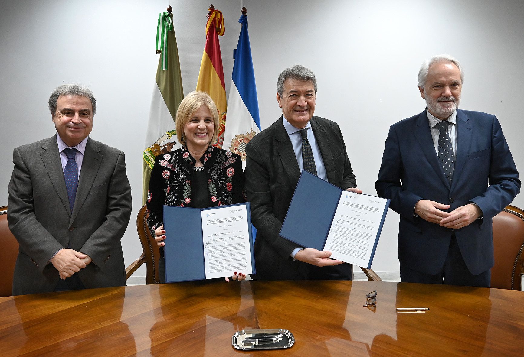 La firma del convenio de Vinoble entre el Ayuntamiento de Jerez y el Consejo Regulador.