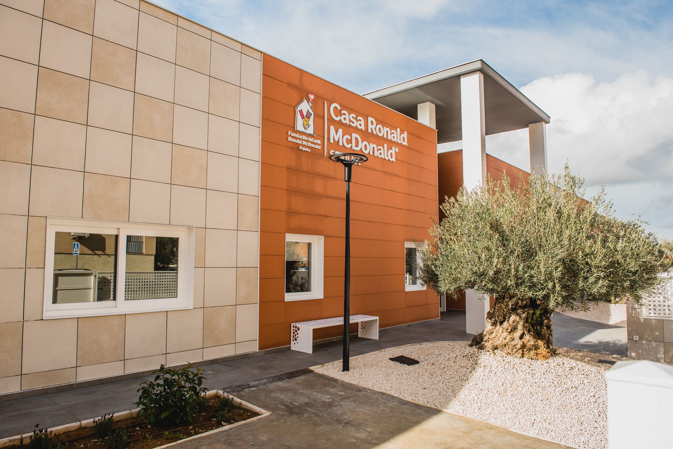 INAUGURACIÓN CASA RONALD MCDONALD SEVILLA 70