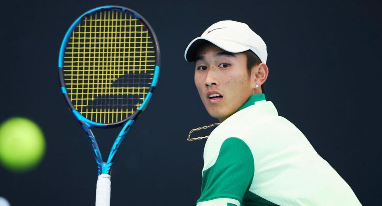 Juncheng Shang, hijo de un exjugador del Xerez, se enfrentará a Carlos Alcaraz en el Open de Australia.