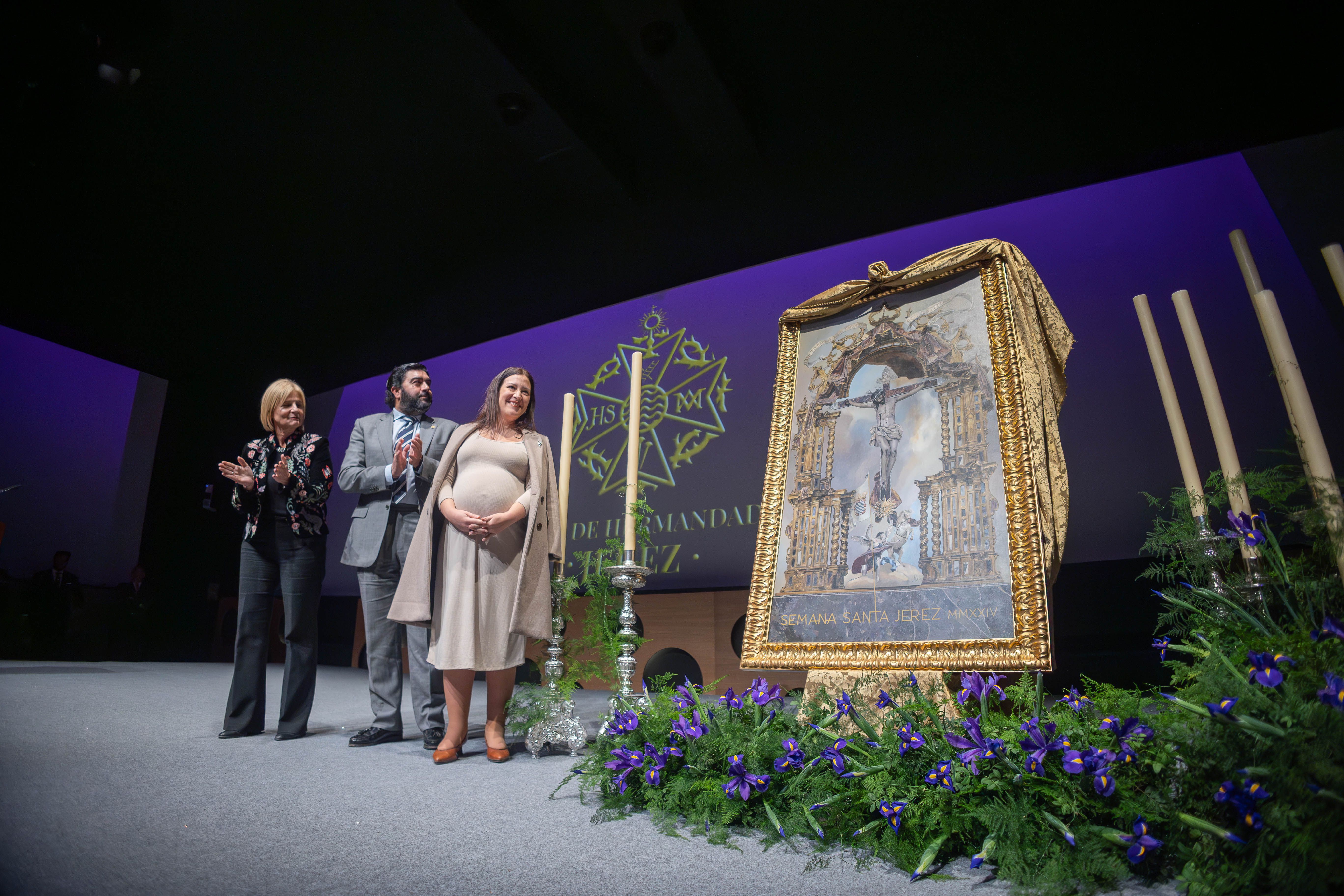 La artista, alcaldesa y el presidente del Consejo tras desvelarse el cartel.