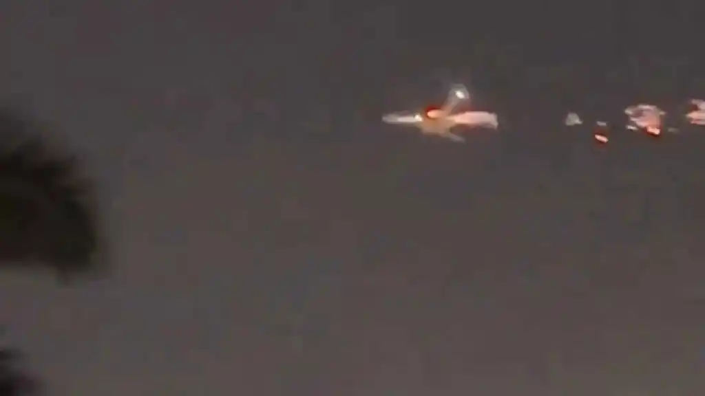 Imagen del avión de Miami en llamas.