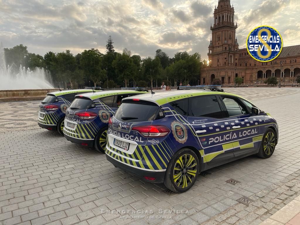 Policía Local de Sevilla en la Plaza de España.