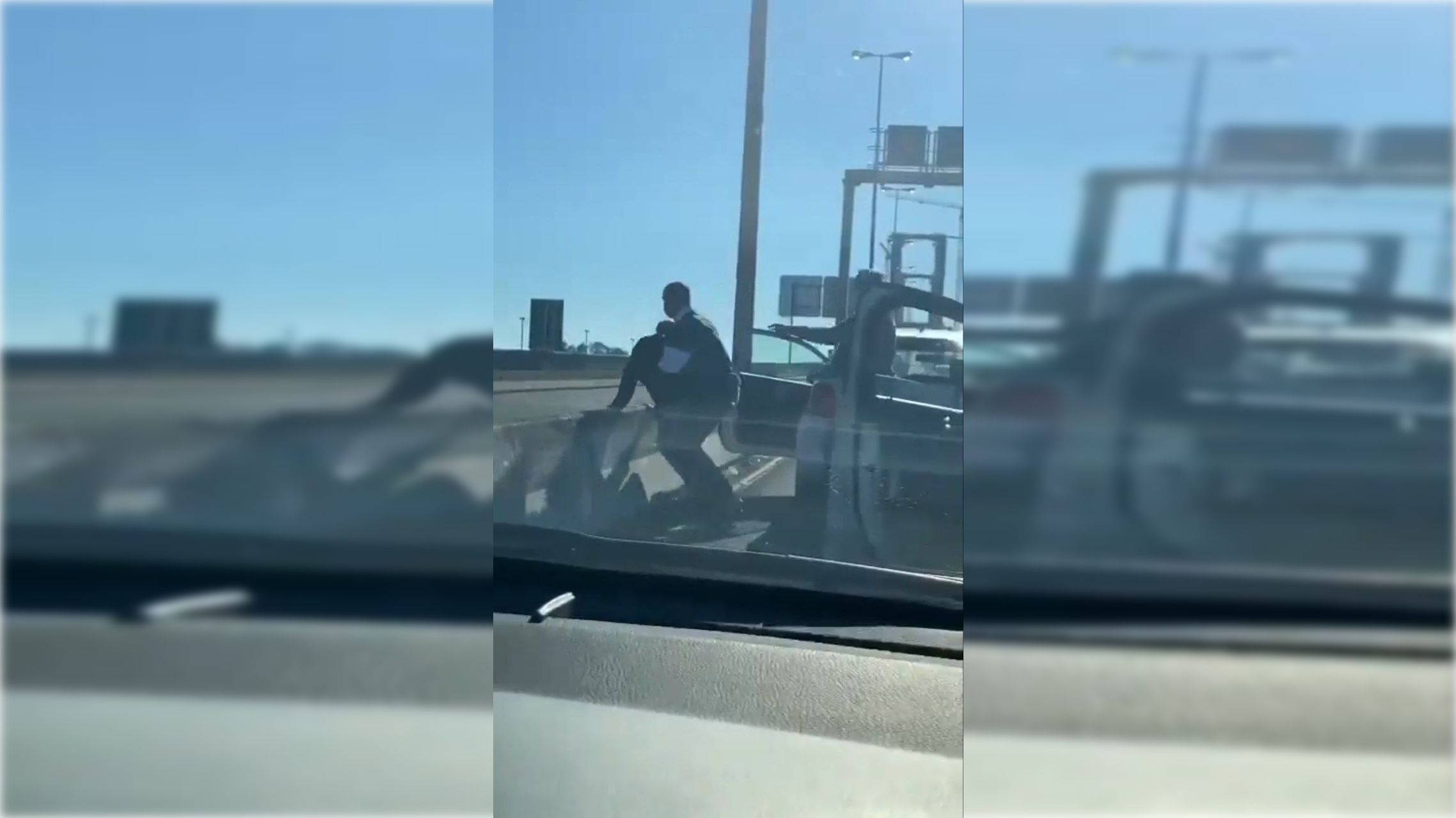 Pelea en el puente Centenario de Sevilla.