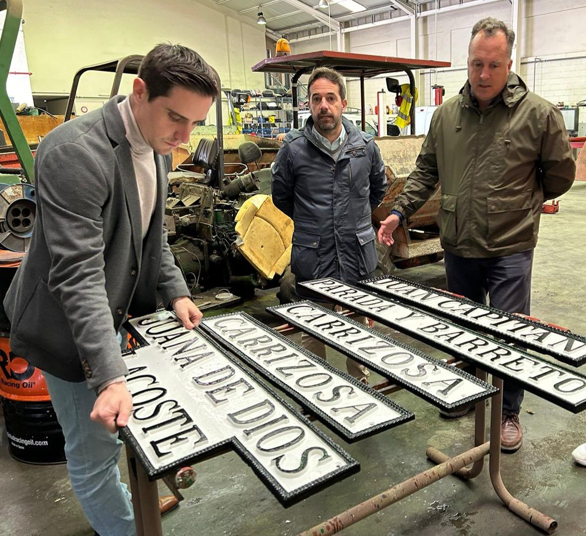 El gobierno de Jerez inicia la recuperación de los rótulos del callejero histórico de la ciudad tras la progresiva desaparición de muchos de estos letreros con esencia y valor patrimonial.
