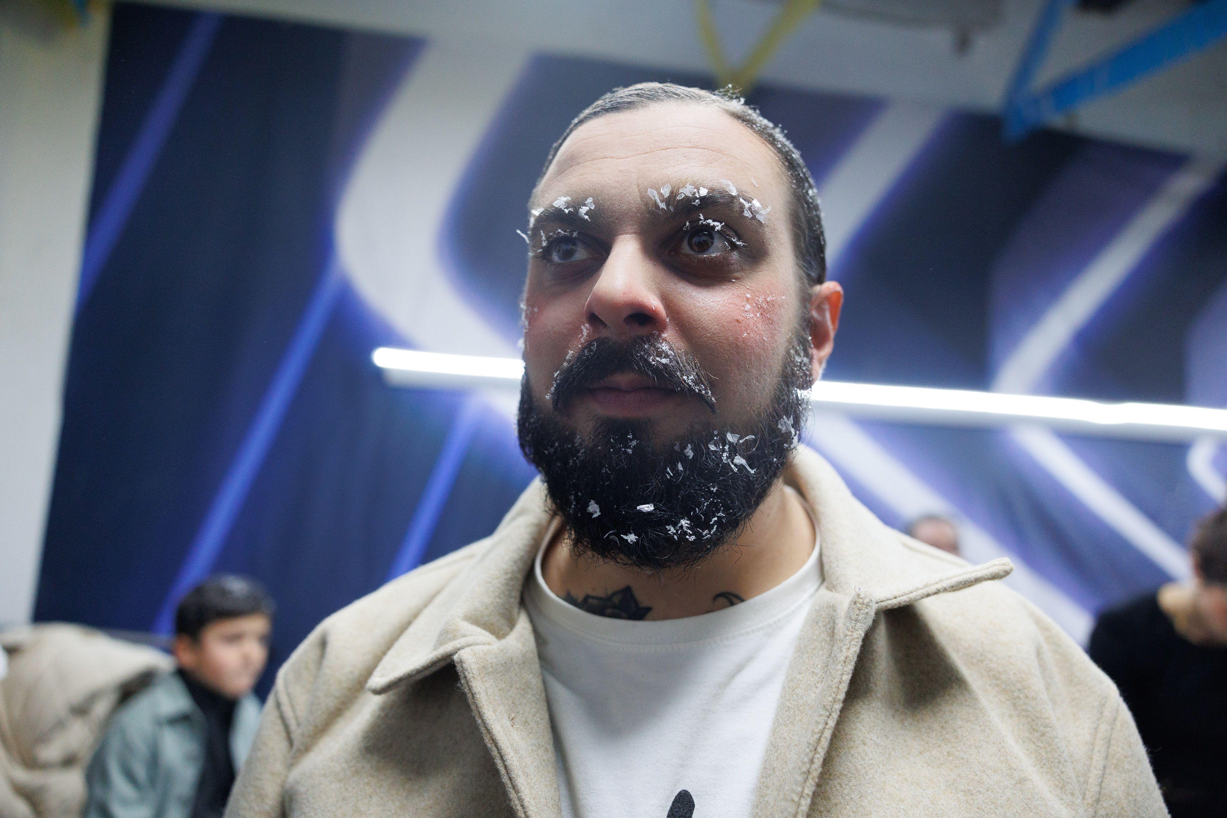 Detalle de la falsa escarcha en el maquillaje de la chirigota.