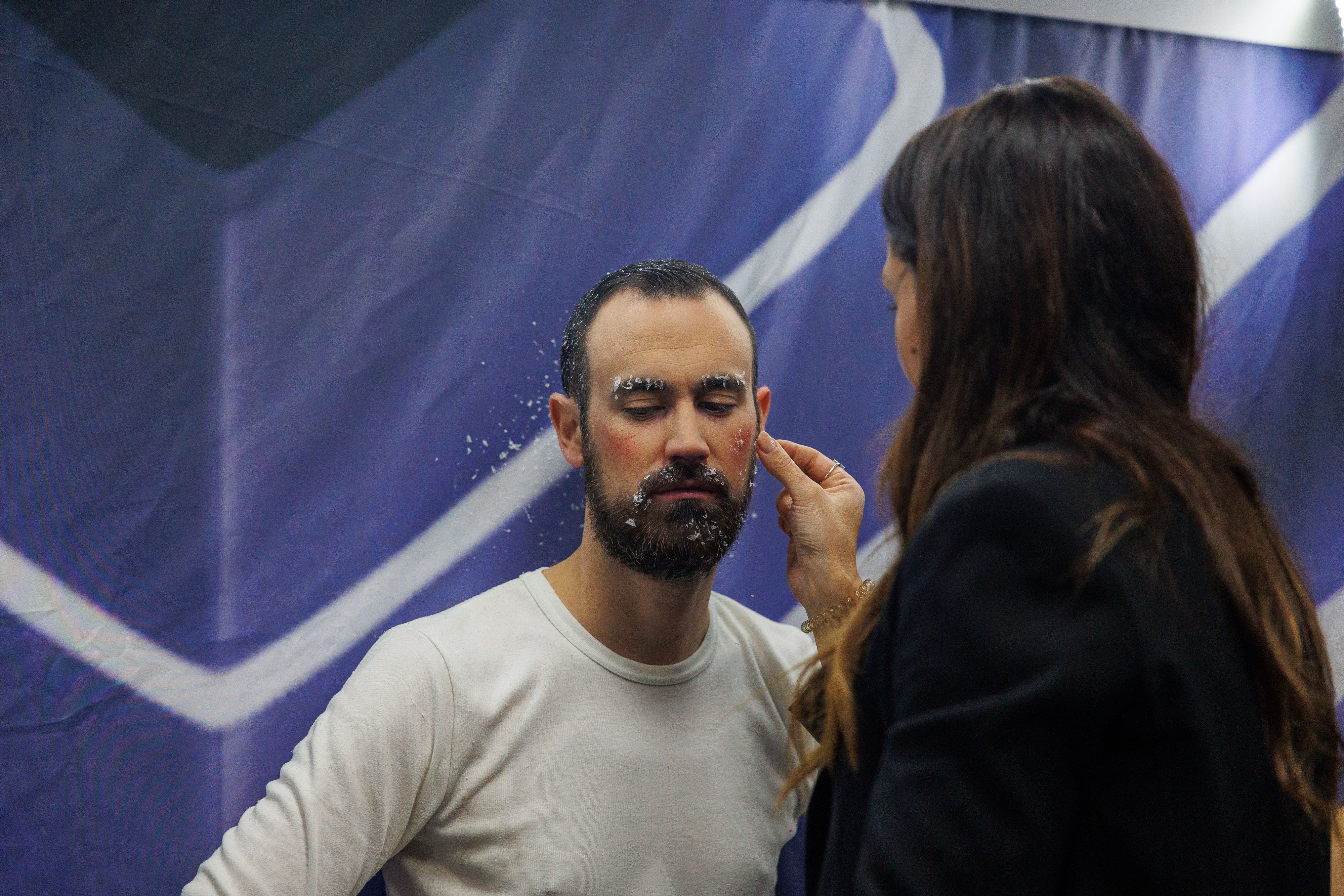 Las maquilladoras, en plena faena.