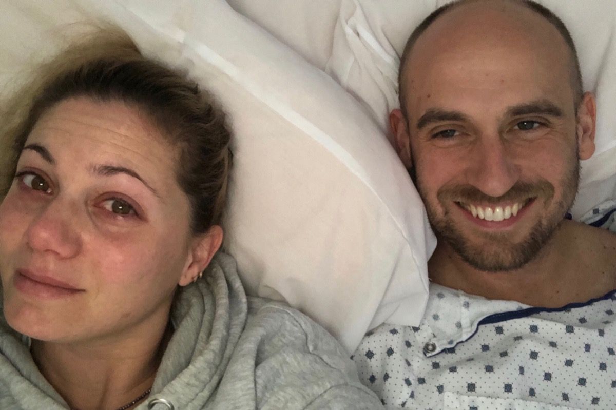 Ana y Jacob, en la cama del hospital Penn de Filadelfia.