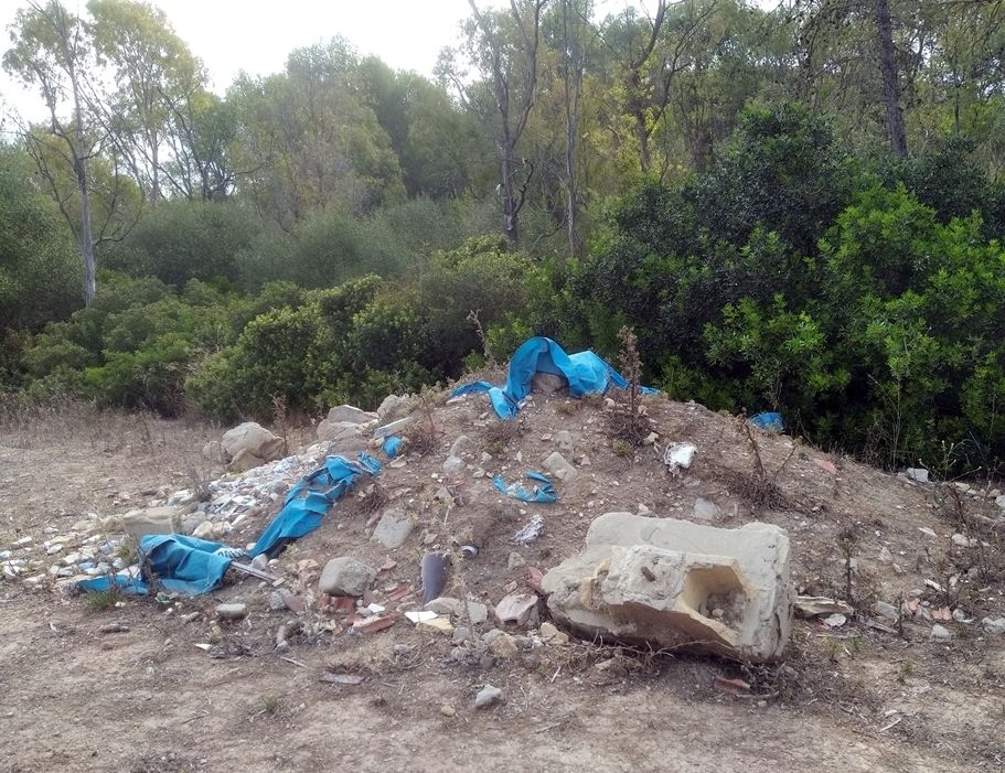 Escombros en el parque de Las Aguilillas.