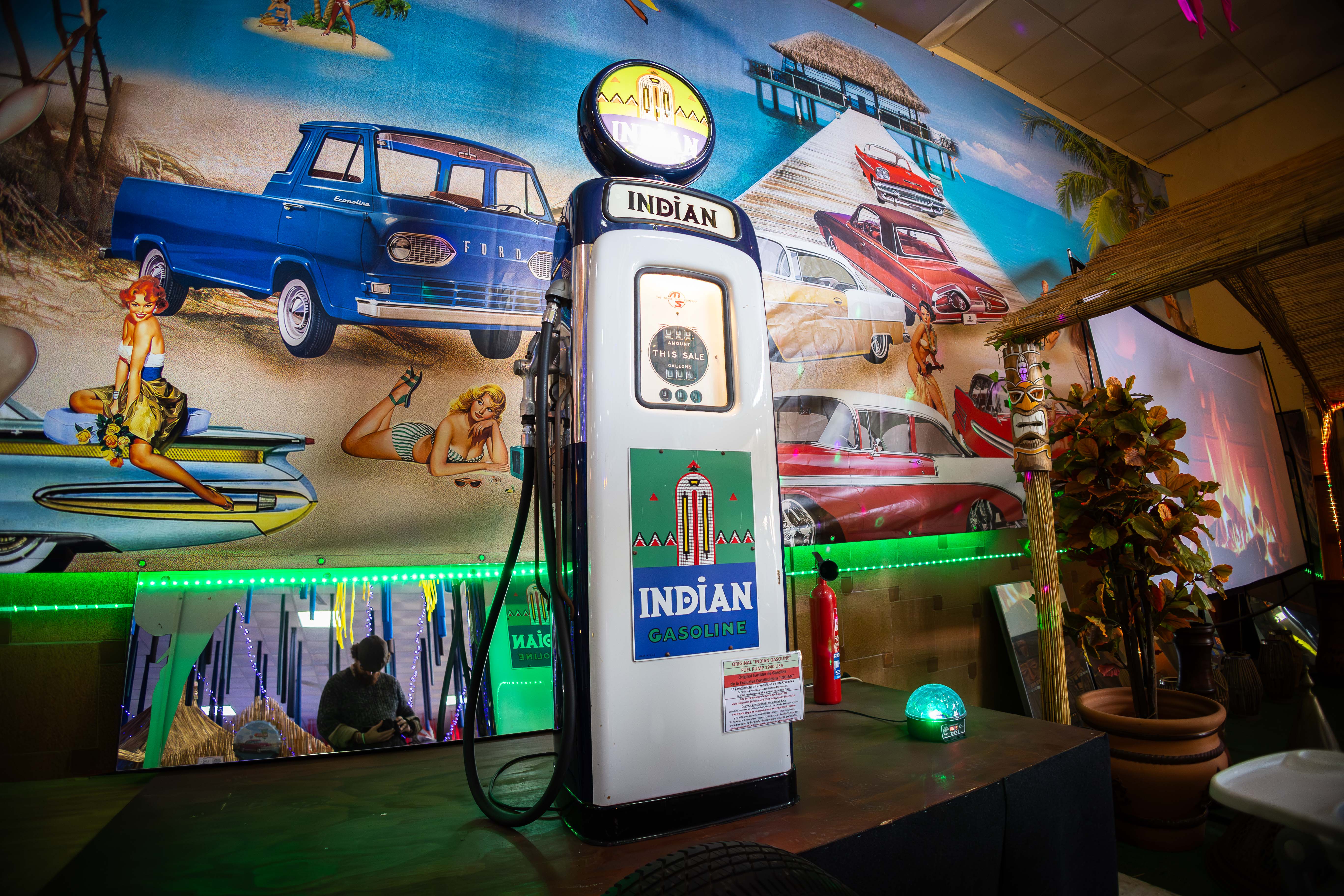 Surtidor de gasolina 'Indian'.