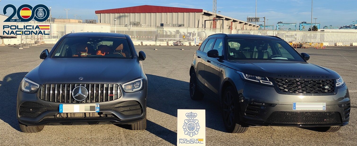 ¡Dos de los coches de lujo robados para ser llevados a África.