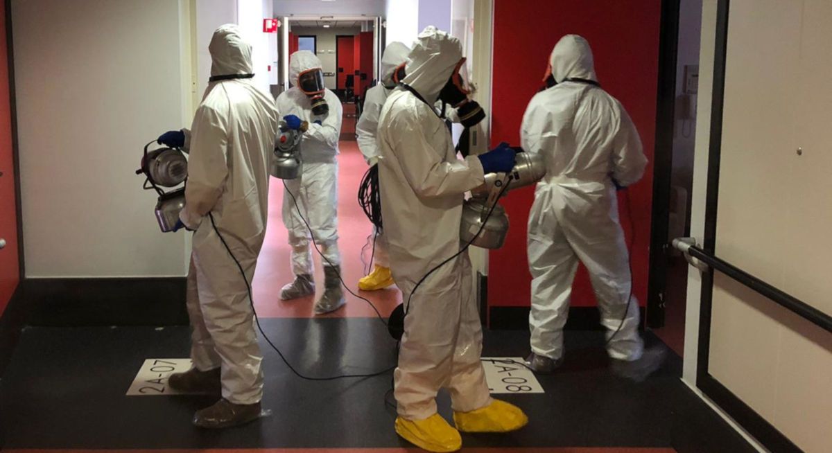 La UME desinfecta un área sanitaria. FOTO: Defensa