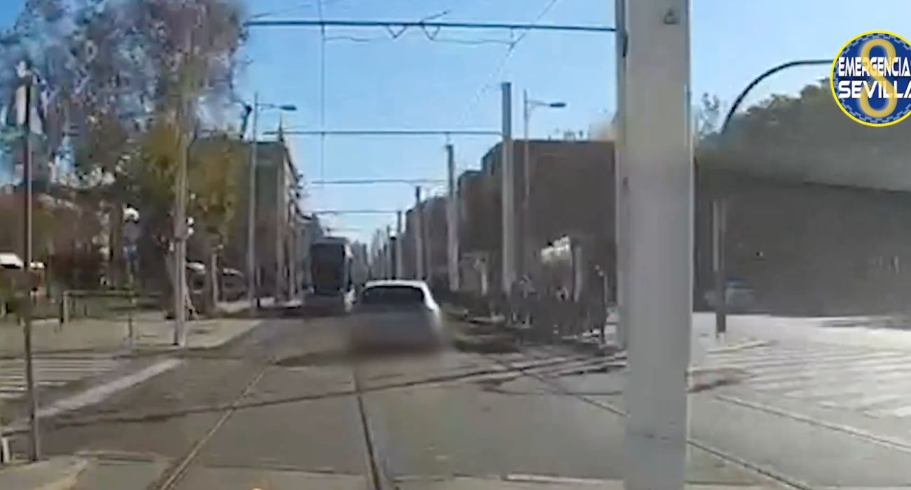 El conductor del coche robado, saliendo del carril del Metrocentro.
