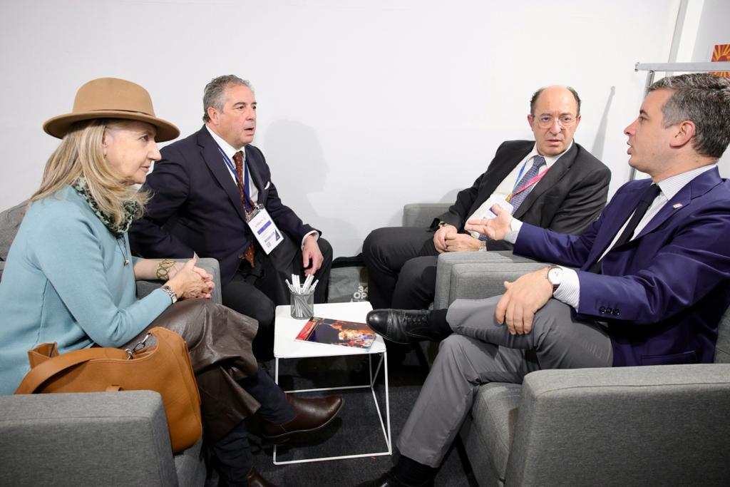 El encuentro en Fitur entre Rodríguez Hans, de Prodetur, con la OPC España y el Sevilla Congress and Convention Bureau.