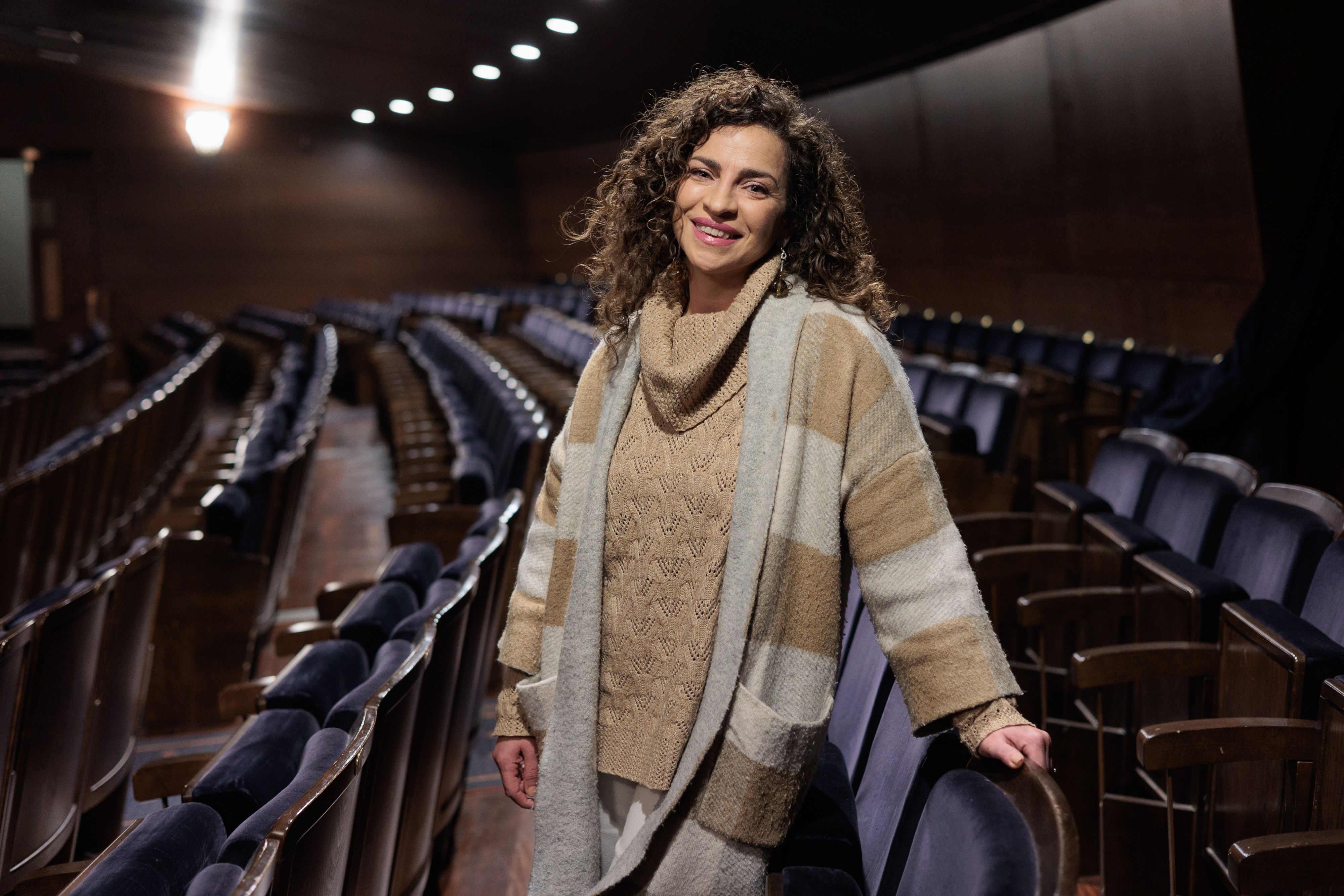 Lala Prieto, pregonera de la Semana Santa, en el patio de butacas del Villamarta.