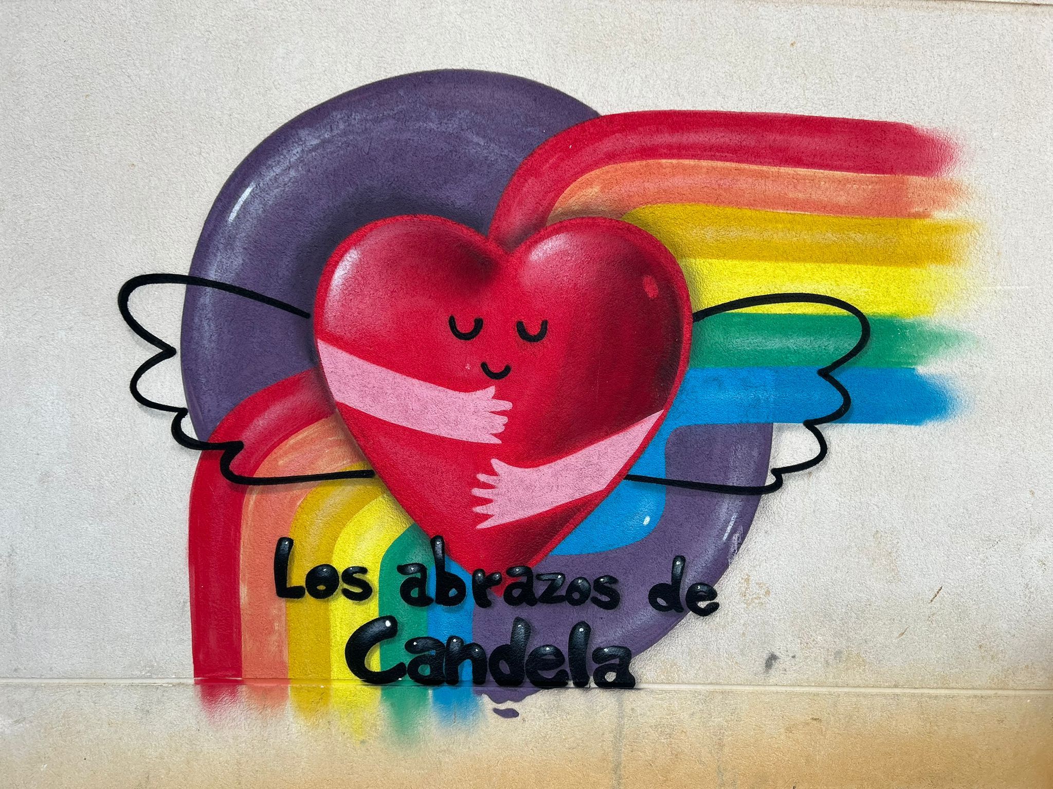 'Los abrazos de Candela', un grafiti en el colegio de La Marquesa.