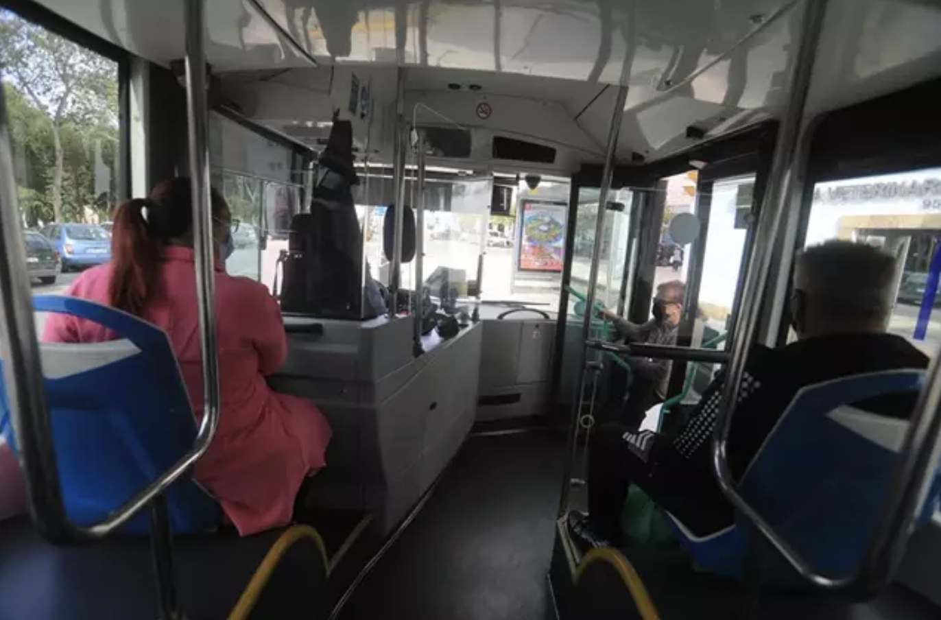 Interior de un autobús urbano de San Fernando. 