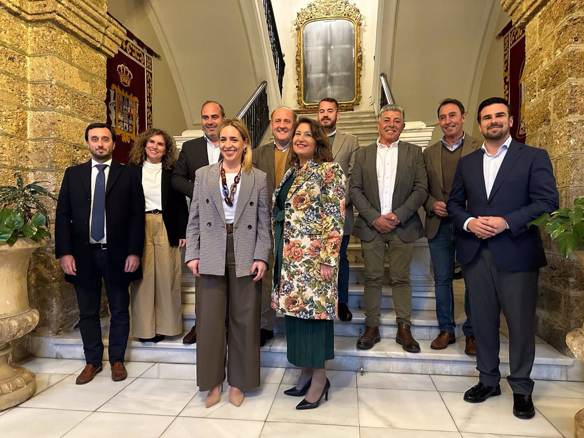 Un momento de la visita institucional de la consejera Carmen Crespo a Diputación. En la imagen, junto a la presidenta Almudena Martínez y otros representantes políticos.