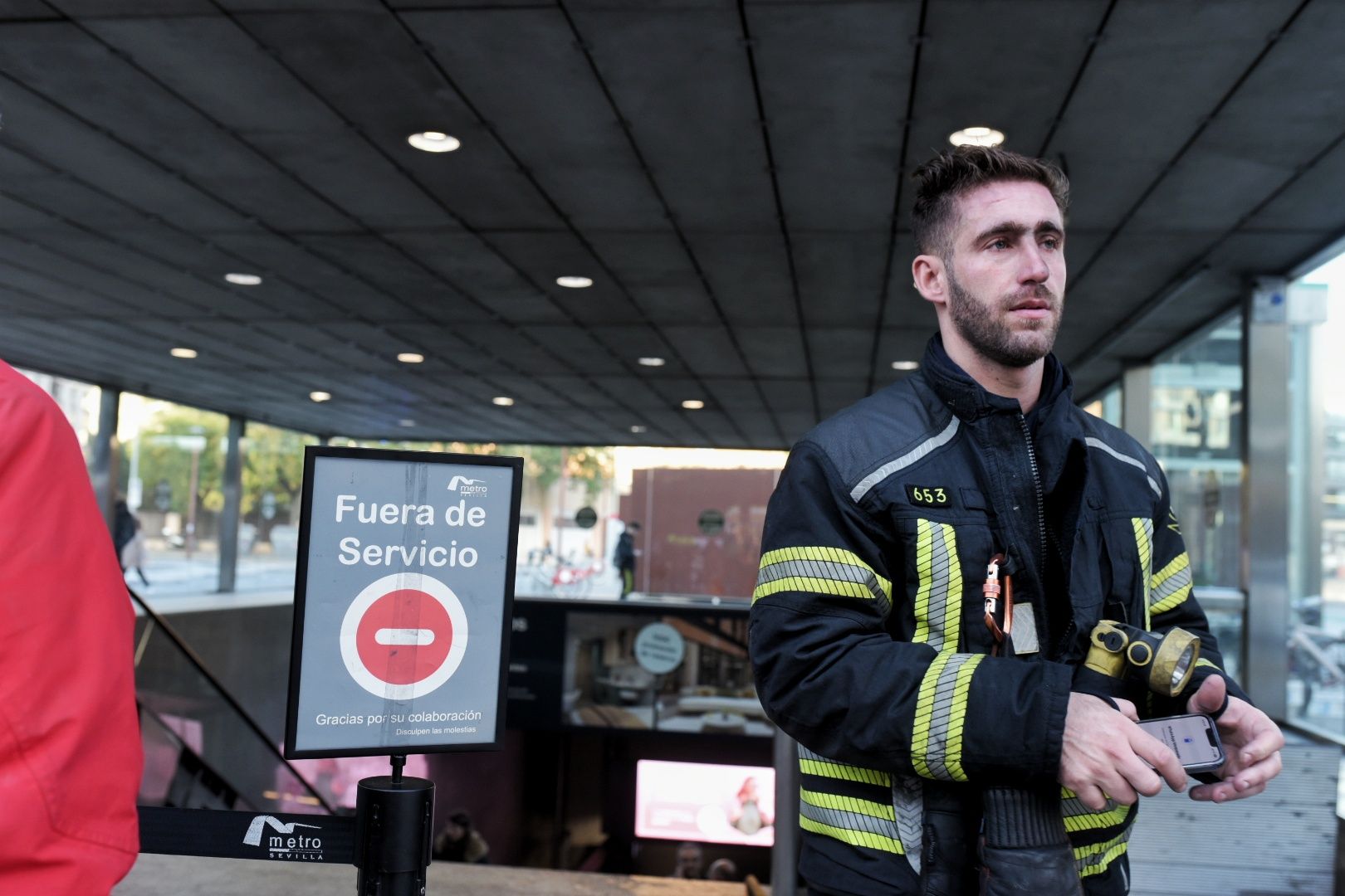 El incendio de la estación de Metro de San Bernardo y la labor de los bomberos, en imágenes