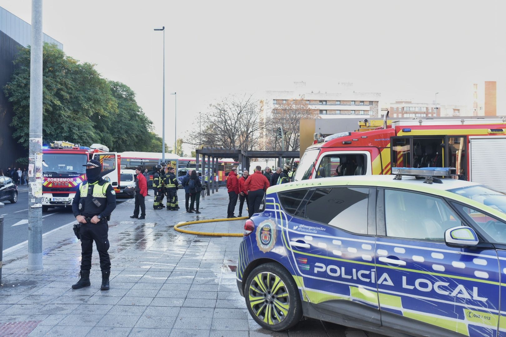 El incendio de la estación de Metro de San Bernardo y la labor de los bomberos, en imágenes