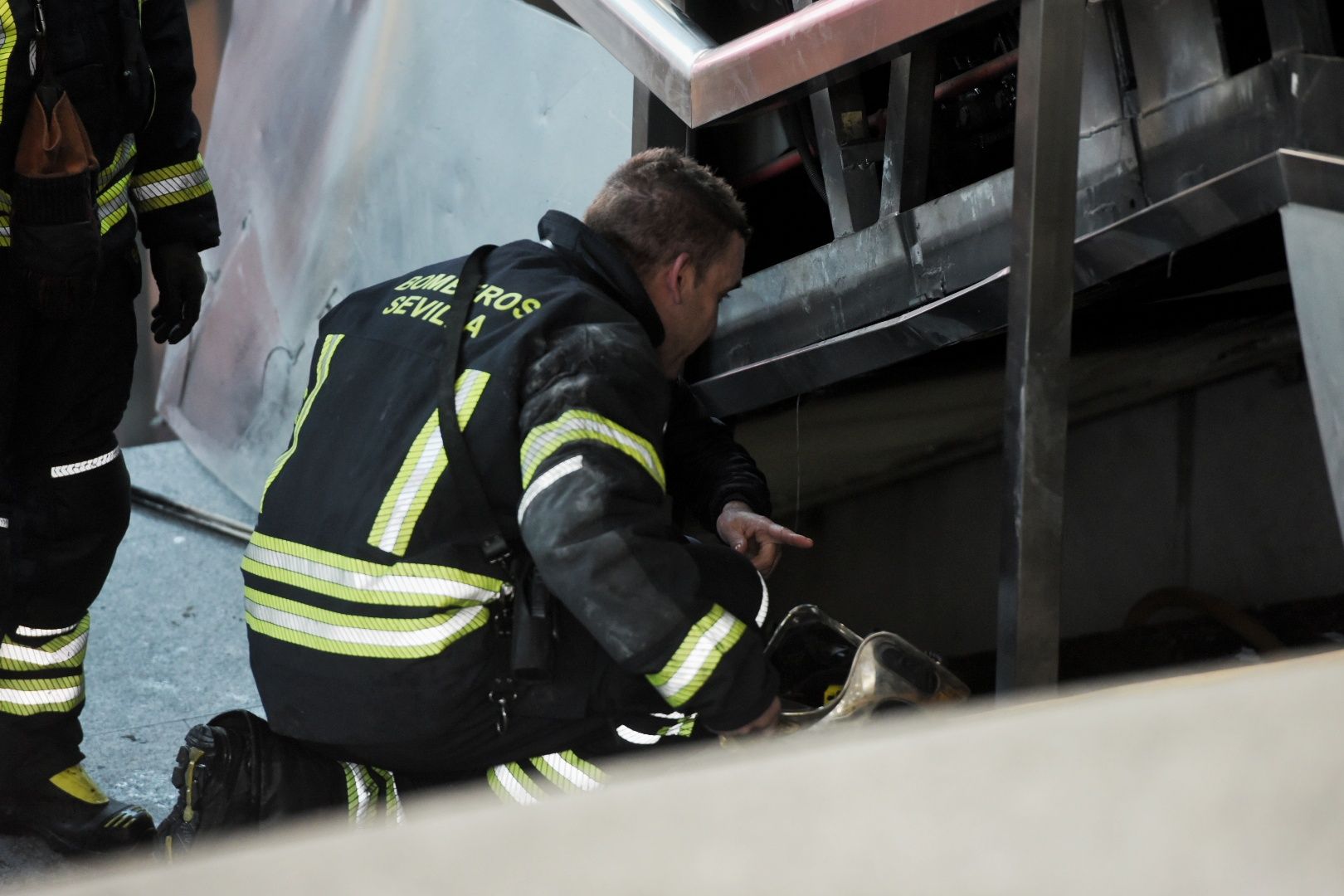 El incendio de la estación de Metro de San Bernardo y la labor de los bomberos, en imágenes