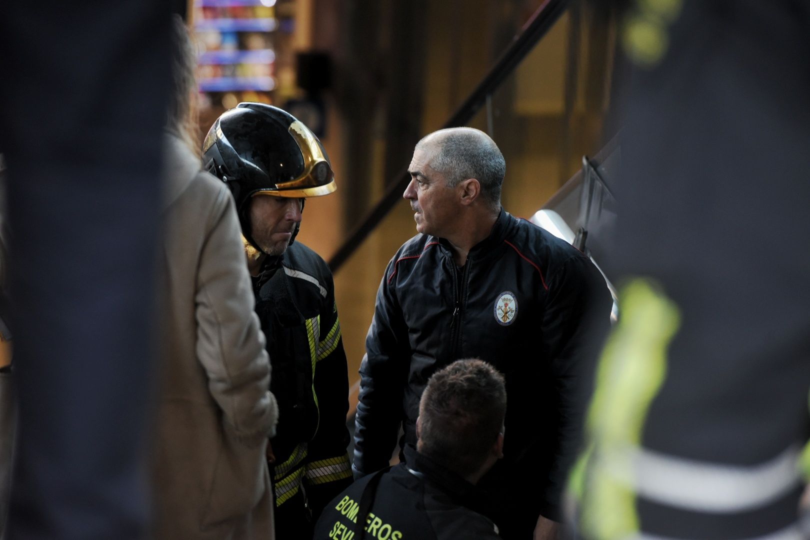El incendio de la estación de Metro de San Bernardo y la labor de los bomberos, en imágenes