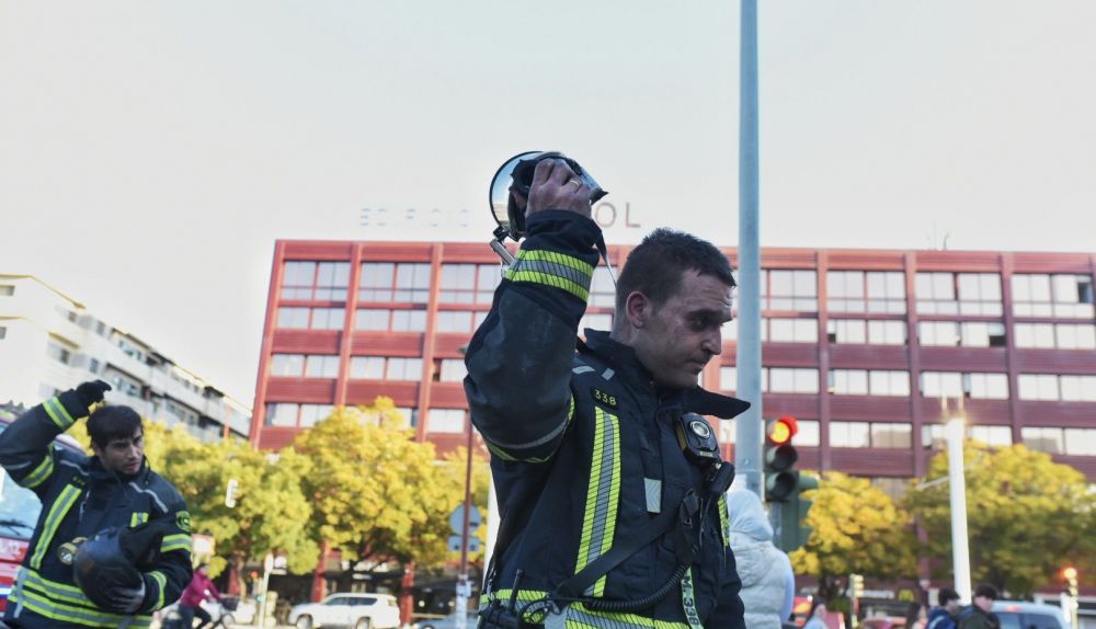 El incendio de la estación de Metro de San Bernardo y la labor de los bomberos, en imágenes