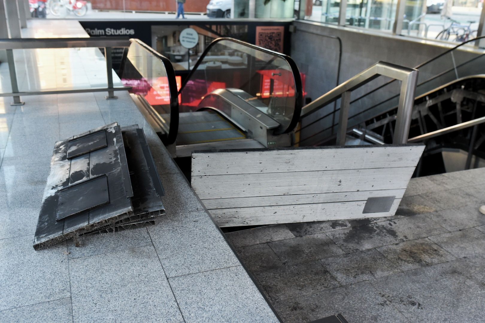 El incendio de la estación de Metro de San Bernardo y la labor de los bomberos, en imágenes