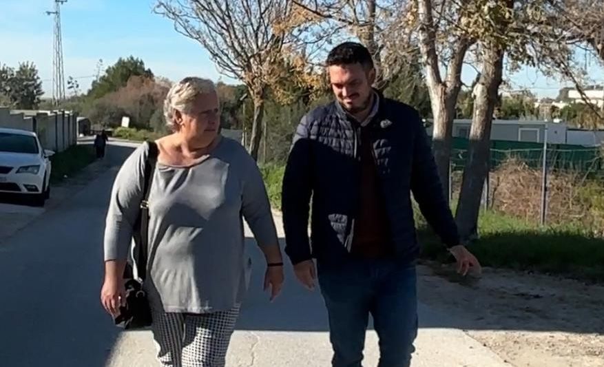 El viceportavoz del grupo municipal socialista, Jesús Alba, junto a la delegada de Alcaldía de La Guareña, Ángeles Gómez.