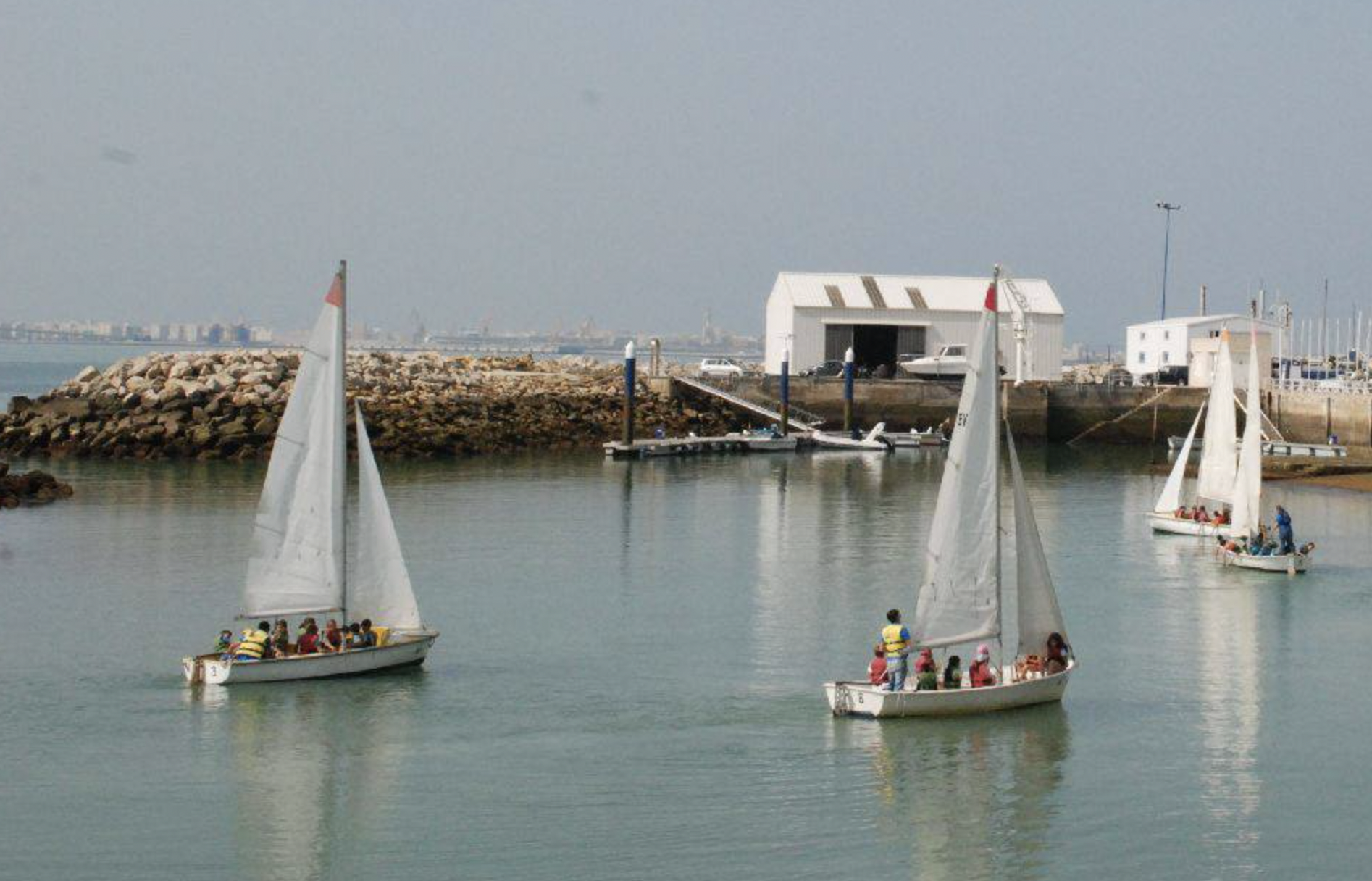 Navegación a vela en una imagen de archivo en la provincia de Cádiz.