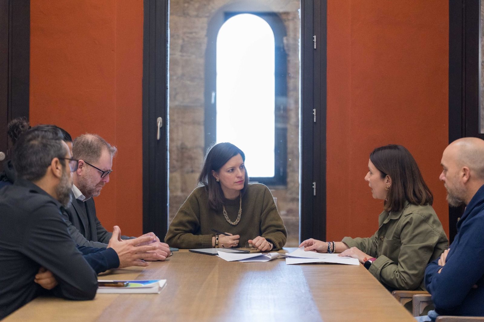 Reunión del Ayuntamiento de San Fernando contra el cierre del laboratorio de metrología. Reunión del Ayuntamiento de San Fernando contra el cierre del laboratorio de metrología.