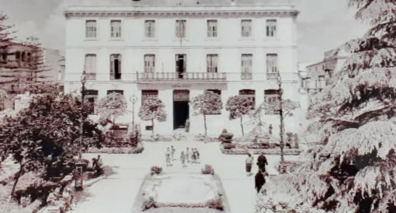 Una estampa histórica de la Plaza del Banco. Así nevó en Jerez hace 70 años.