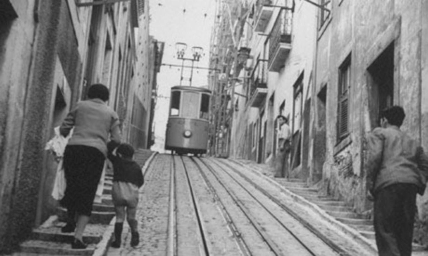 Lisboa en los años 40, en una fotografía de Bernard Hoffman.