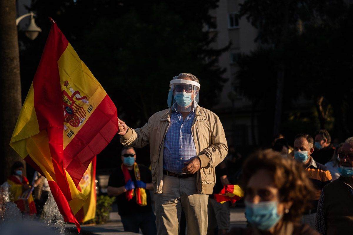 Un manifestante, en la plaza del Caballo de Jerez, días atrás. FOTO: MANU GARCÍA