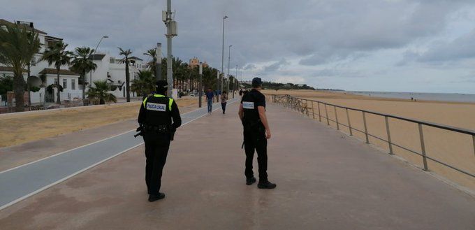 Policía Local en Sanlúcar, en una imagen reciente.