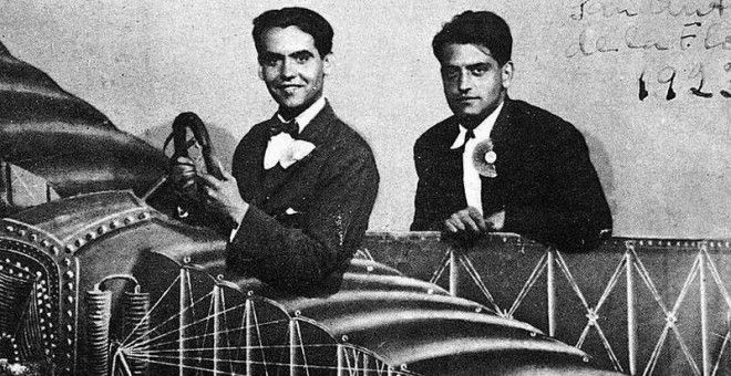 Lorca y Buñuel, montados en un avión de cartón.