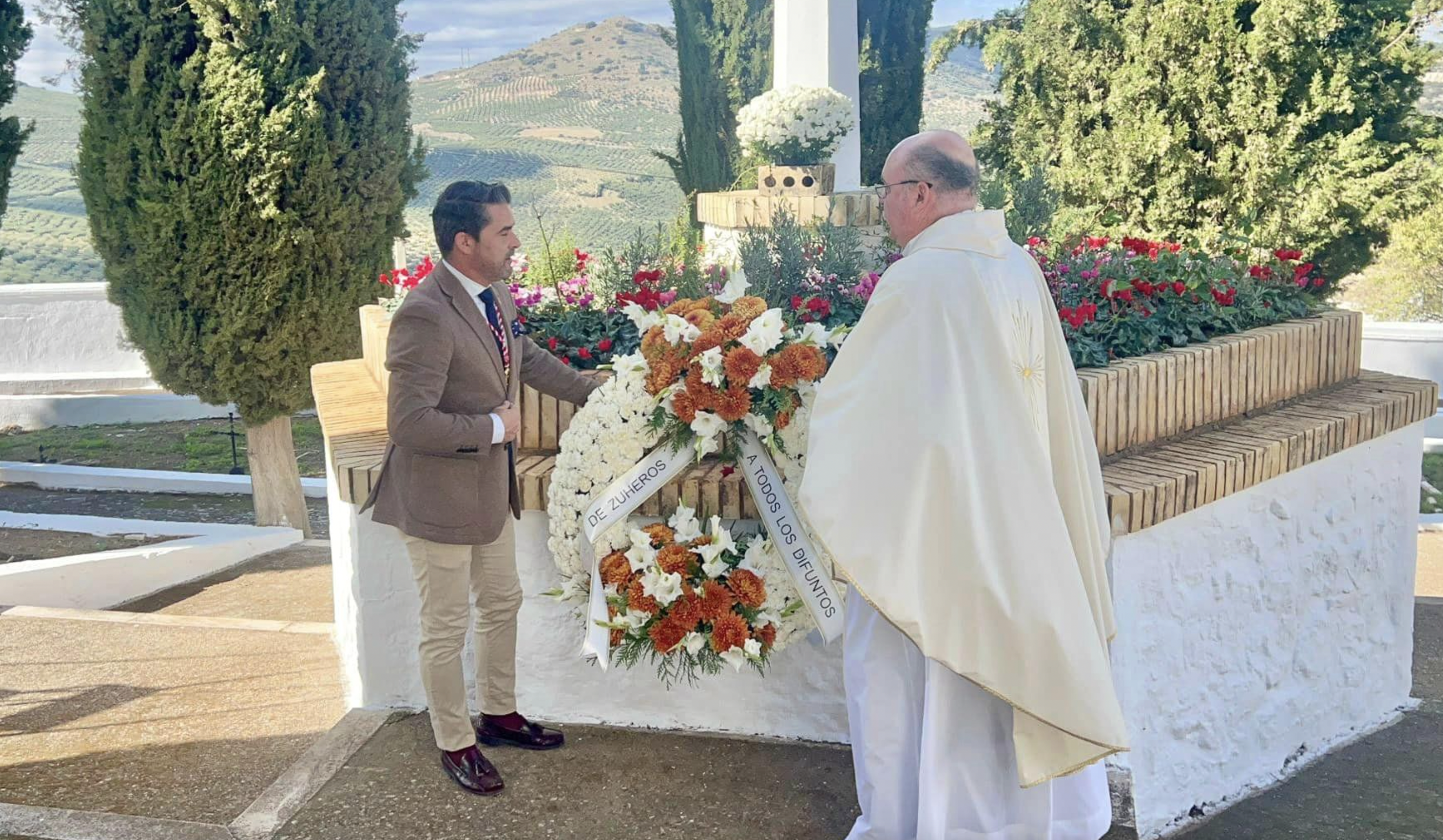 El alcalde de Zuheros, Juan Manuel Poyato, denuncia que la Iglesia le ha vetado para ser pregonero por ser homosexual.